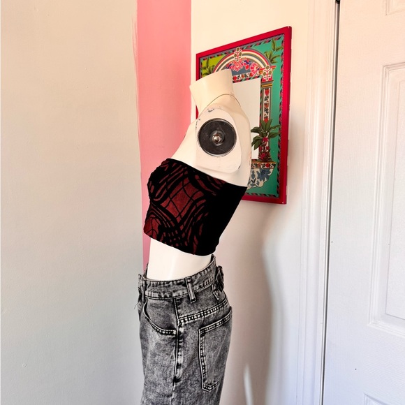 Womenโs Strapless Red & Black Patterned Tube Top - Picture 5 of 5